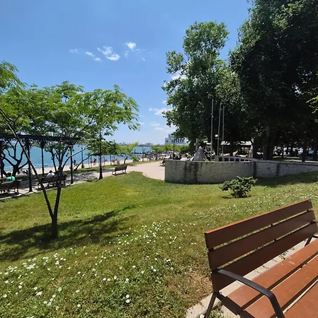 דירה Black Sea View Retreat